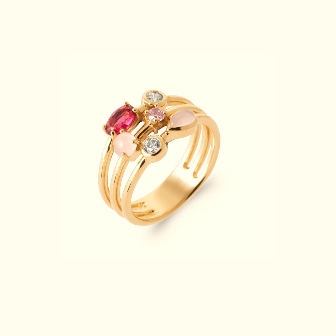 Bague 3 Rangs Plaqué Or Pierres Fines et Cristaux Fuchsia Vu de profil