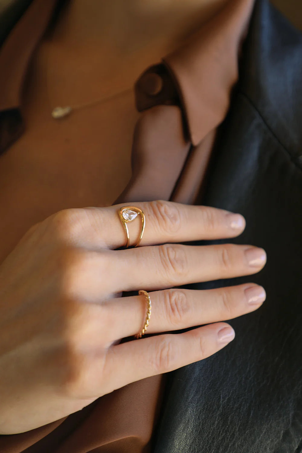 Bague Ajustable 2 Rangs Doré et Zircons Blancs Porté