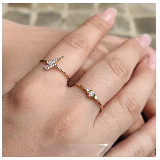 Bague Anneau Dorée et Nacre Blanche Sertie Porté