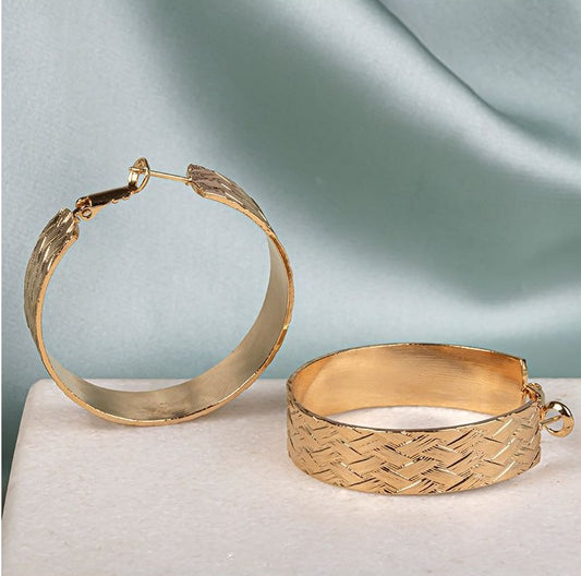 Boucles d'Oreilles Créoles Larges et Striés Plaqué Or