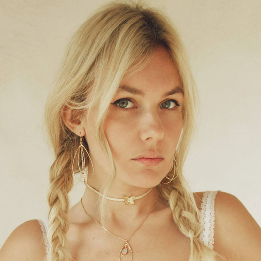 Boucles d'Oreilles 3 Anneaux Imbriqués 3D Dorées Porté