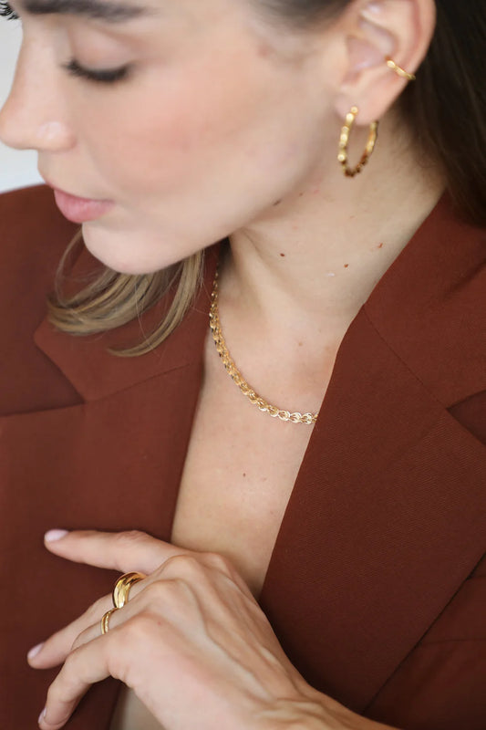 Collier Tour de Cou Mailles Pétales Arrondi Striée Doré