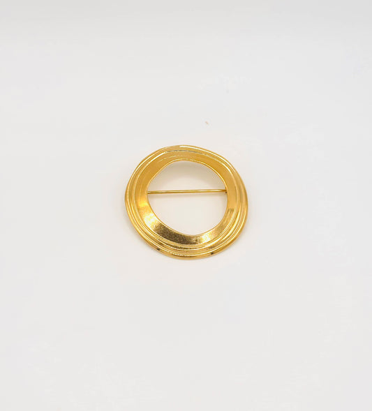 Broche Cercle Ajourée Dorée