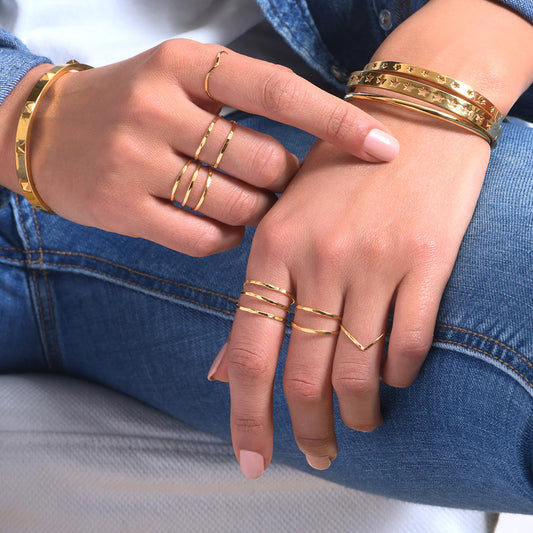 Bracelet Jonc Anneau Lisse et Clous Dorés Porté