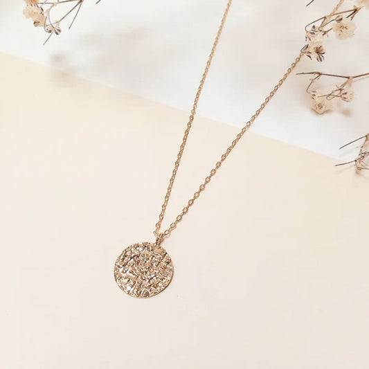 Collier Tour de Cou Pendentif Rond Martelé Doré