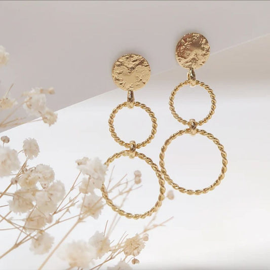 Boucles d'Oreilles Pendantes 1 Rond Martelé et 2 Anneaux Torsadés Dorés