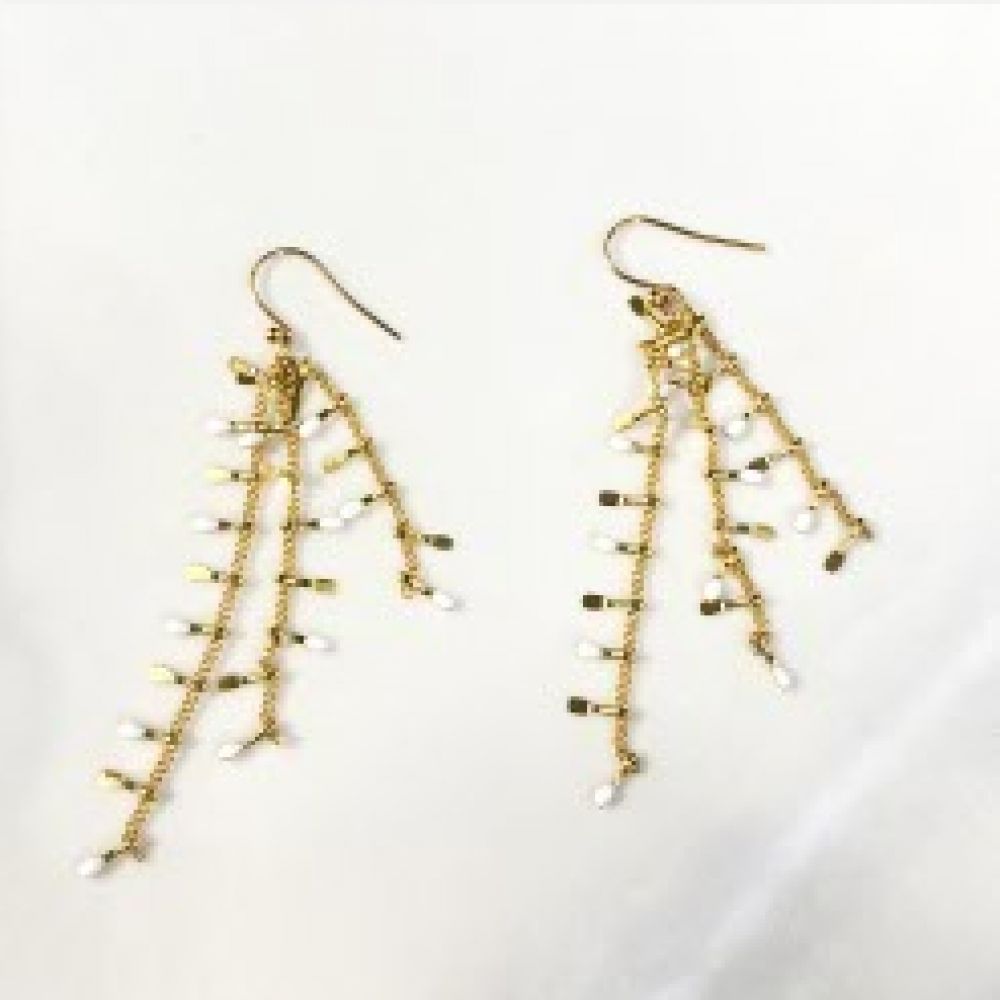 Boucles d'Oreilles Pendantes 3 Chaines et Franges Dorées et Blanches