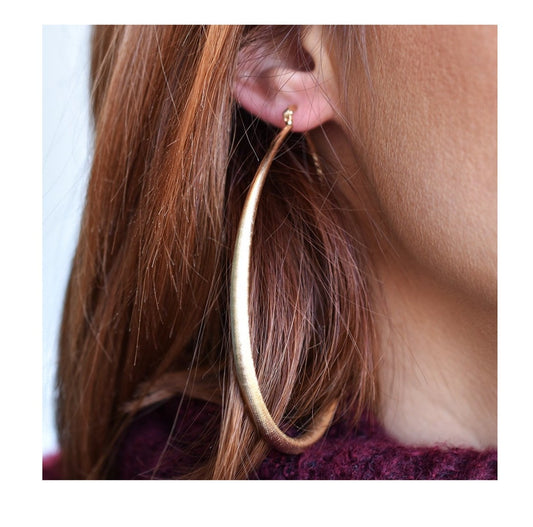 Boucles d'Oreilles Créoles Ovales Plaqué Or porté