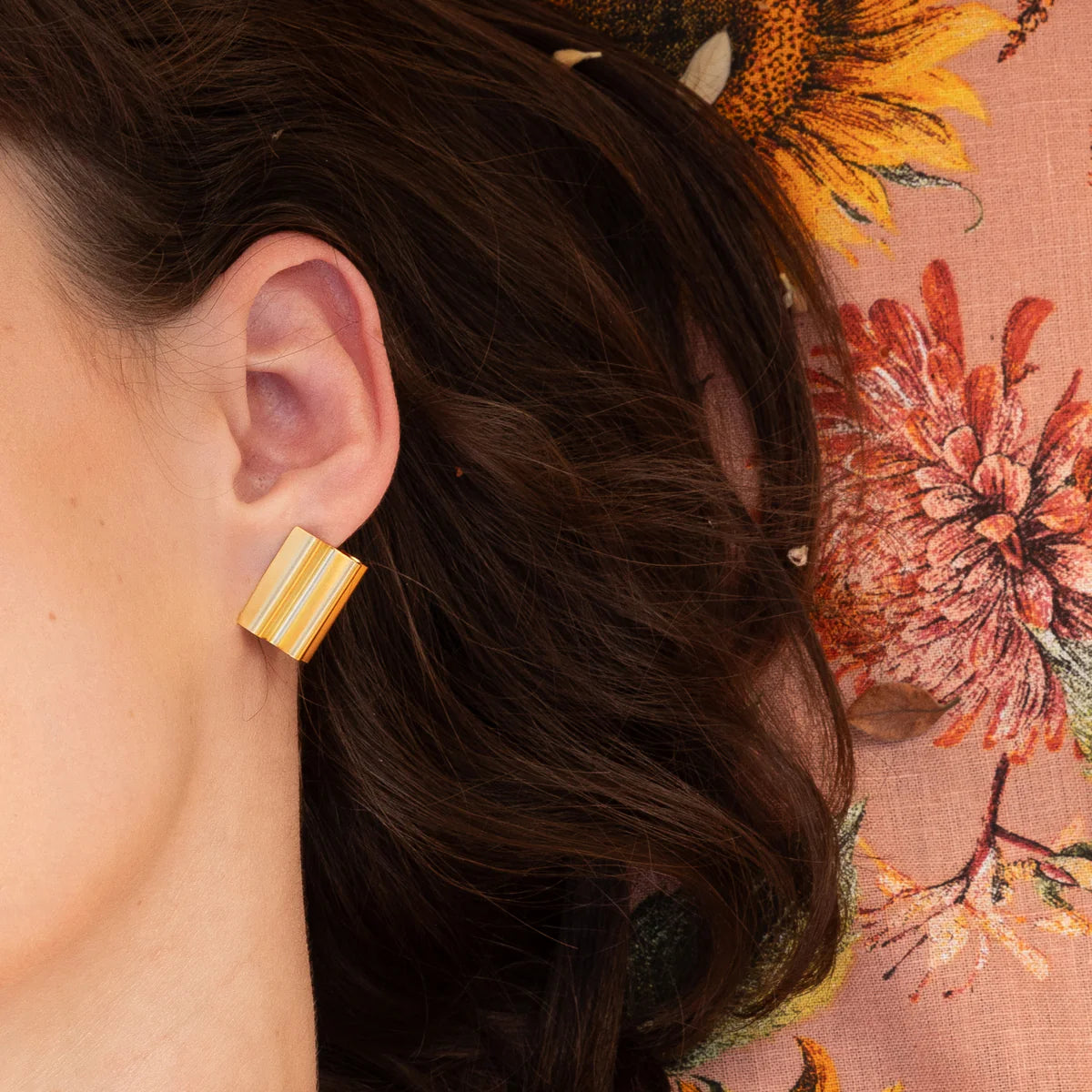 Boucles d'Oreilles Rectangle Ondulé Doré Porté