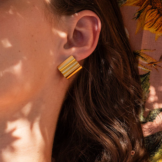 Boucles d'Oreilles Rectangle Ondulé Doré Porté