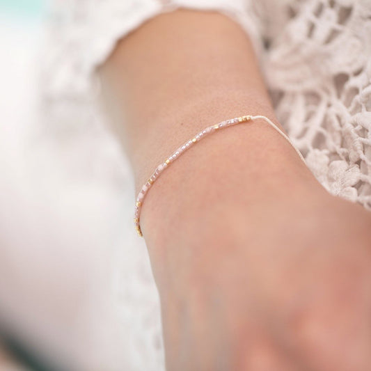 Bracelet Message Mots Créoles et Perles Porté