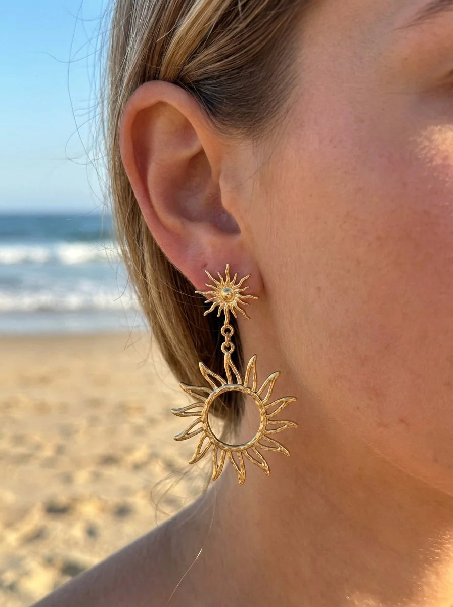 Boucles d'Oreilles Pendantes 2 Soleil Doré Porté 