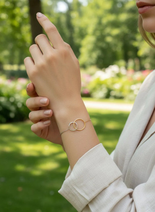 Bracelet Chaine et 2 Cercles Entrelacés Bicolore Doré et Argentés porter