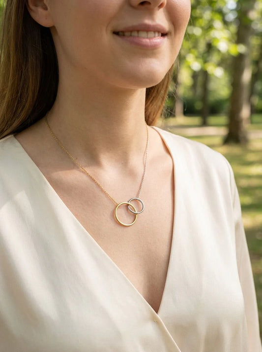 Collier Chaine et 2 Cercles Entrelacés Bicolore Doré et Argentés porte