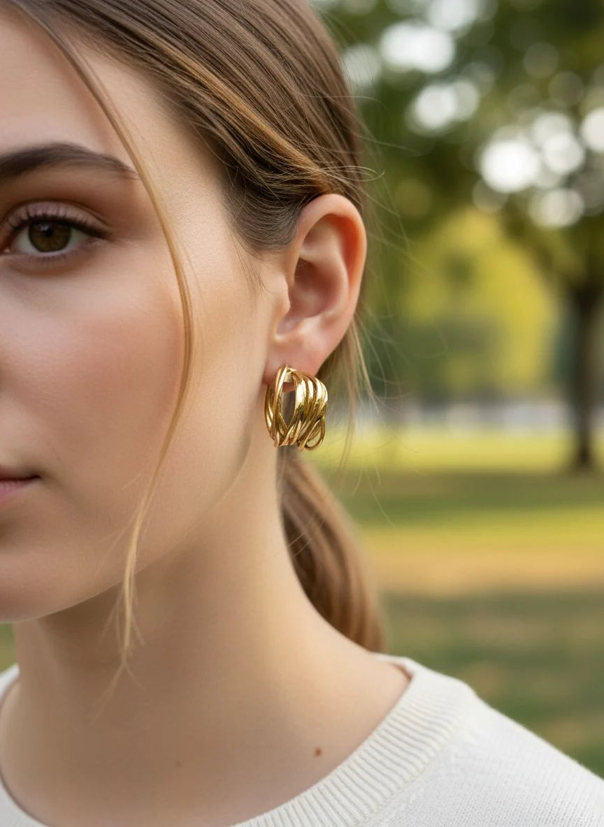 Boucles d'Oreilles Multi Anneaux Regroupés Dorées Porté