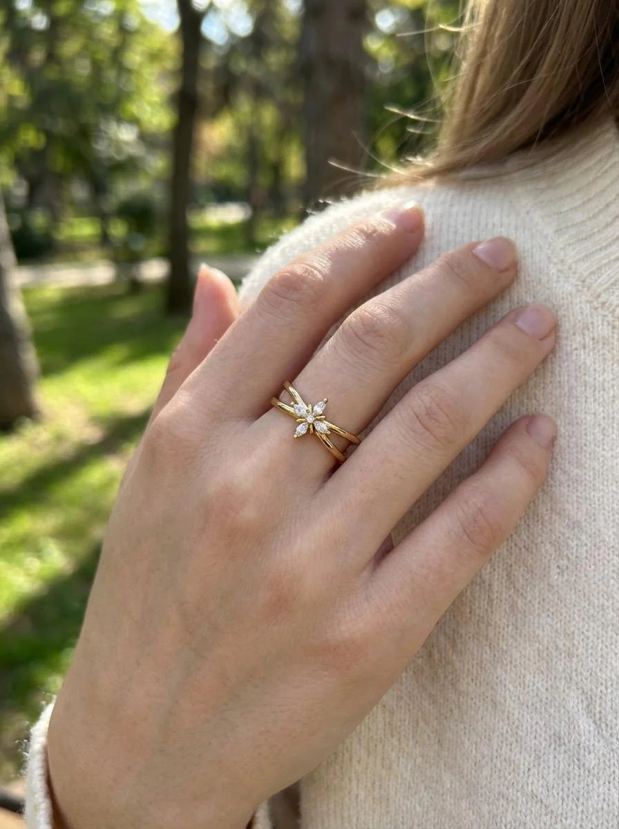 Bague Ajustable Etoile Filante Dorée et Strass Blanc porter