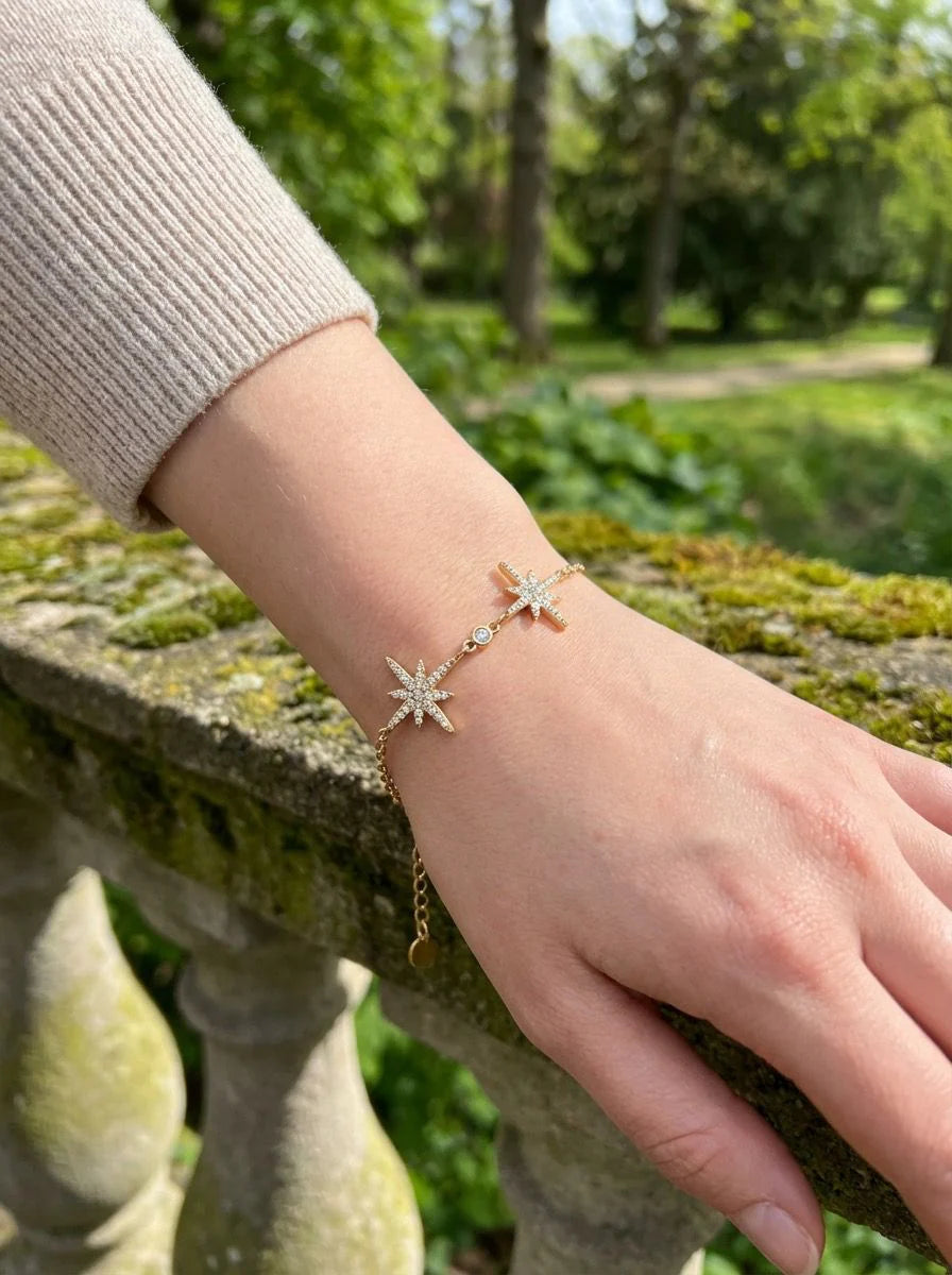 Bracelet Chaine Doré et 1 Grande Etoile Strass Blancs porter