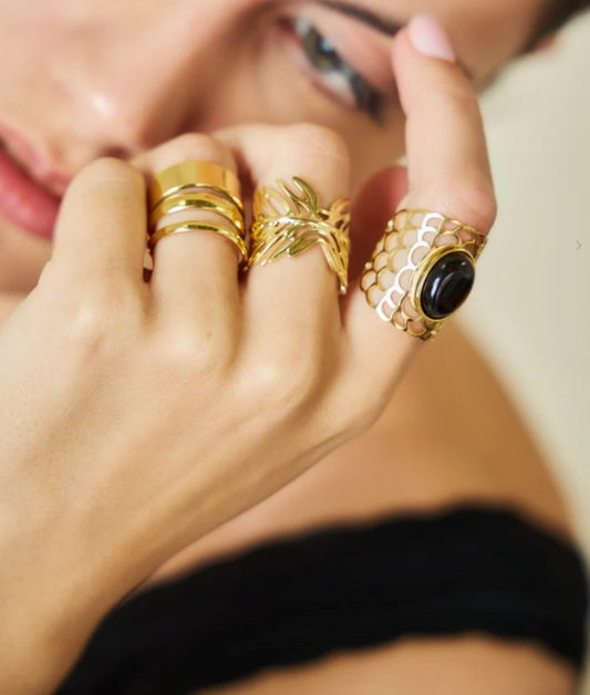 Bague Ajustable Feuille Acier Doré Porté