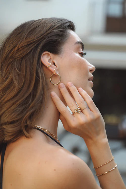 Boucles d'Oreilles Créoles Torsadés Dorées Portées