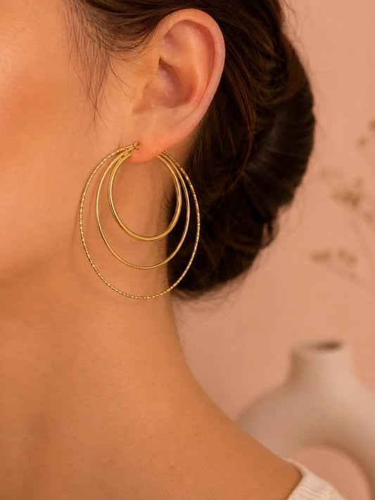 Boucles d'Oreilles Créoles 3 Anneaux Torsadés Dorés Portées