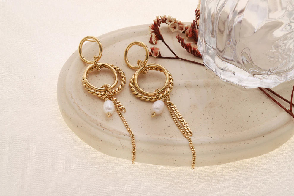 Boucles d'Oreilles Double Anneaux Lisse et Torsadés et Chaines Pendantes Dorées