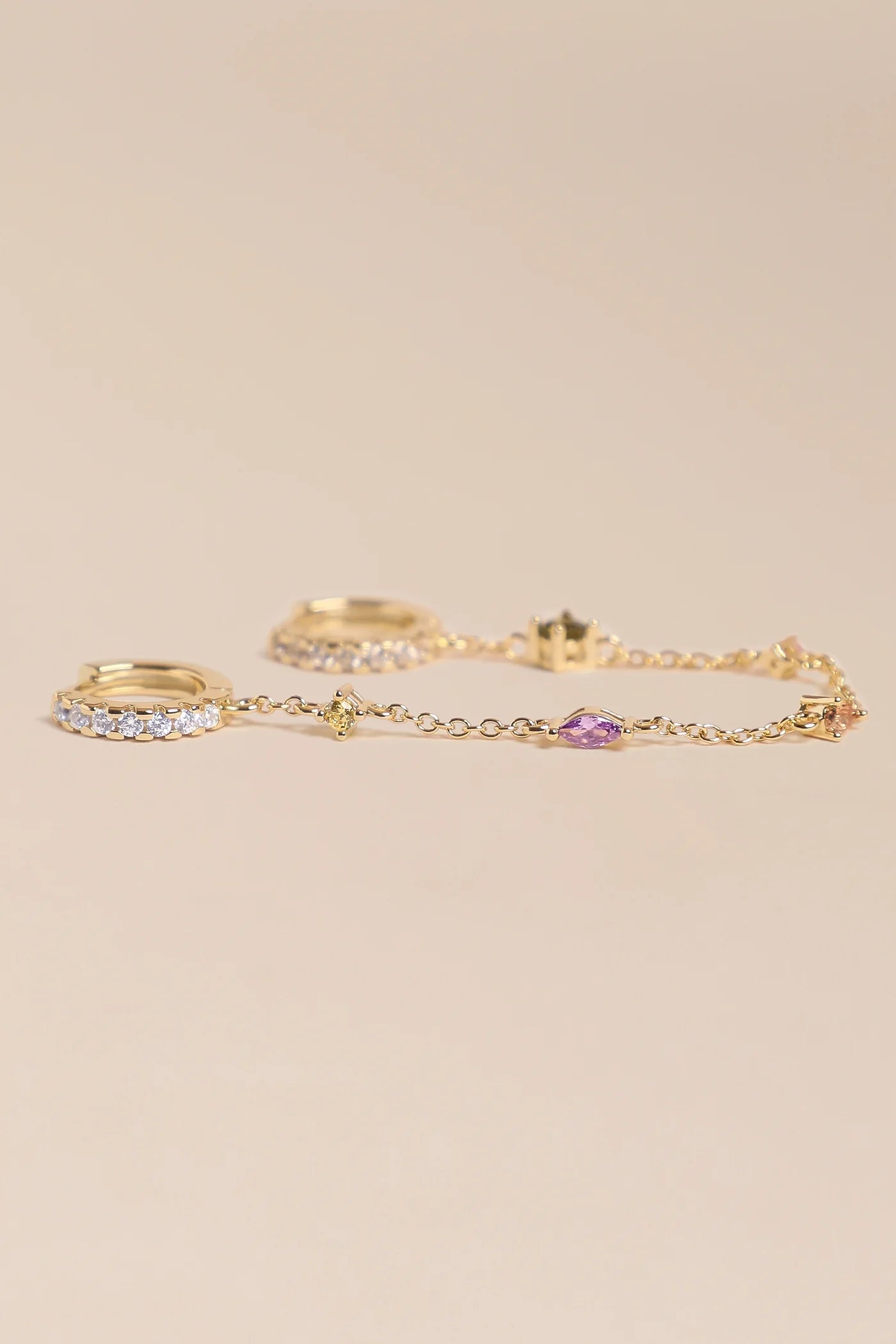 Boucles d'Oreilles 2 Trous Double Anneau et Chaine Relié Zircons Multicolore