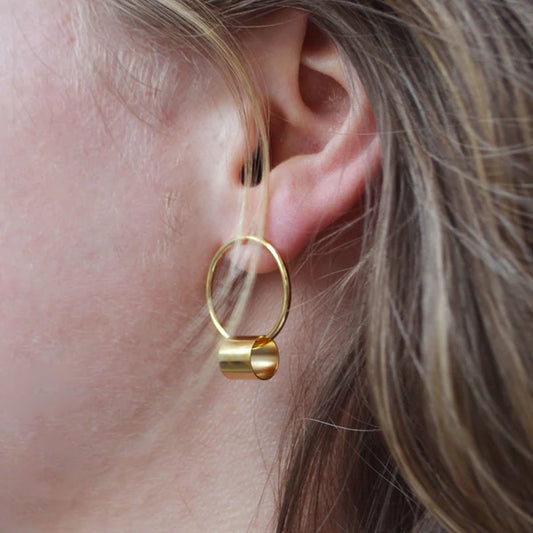 Boucles d'Oreilles Anneau et Tube Doré Porté