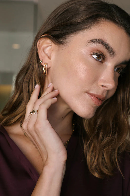 Boucles d'Oreilles 2 Anneaux Liés Doré Porté