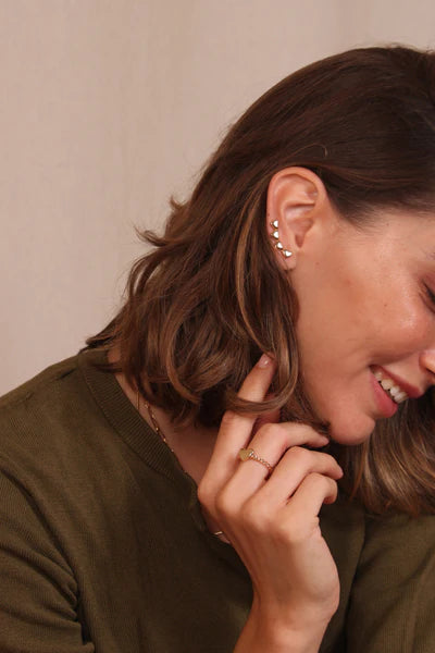 Contours d'Oreilles Boucles Montantes Coeur Doré Porté