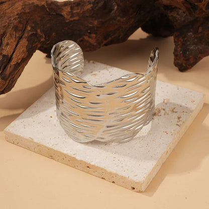 Bracelet Jonc Fermé Contour Epais et Martelé Argenté