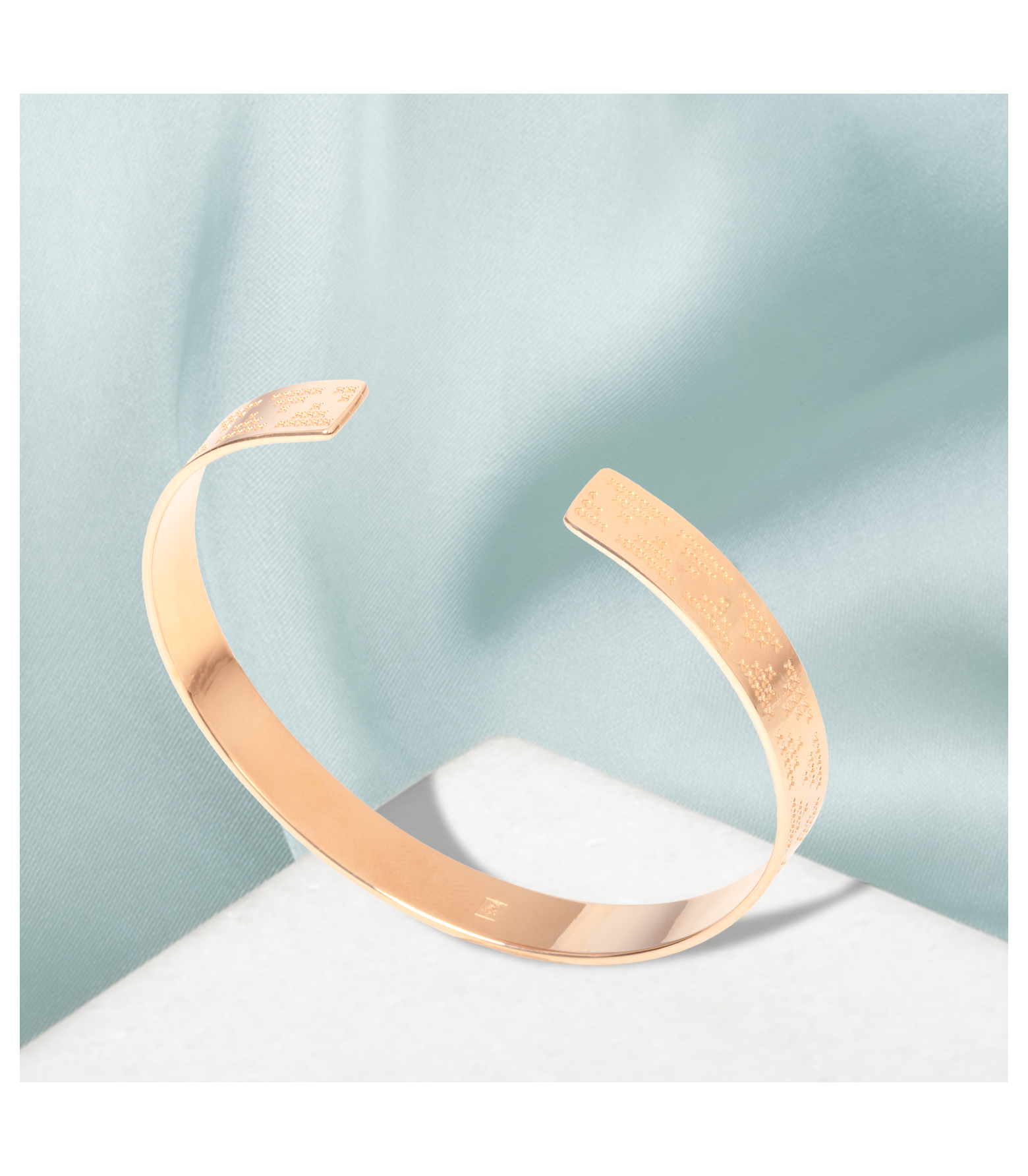 Bracelet Manchette Jonc Doré Contour Epais et Points Striés