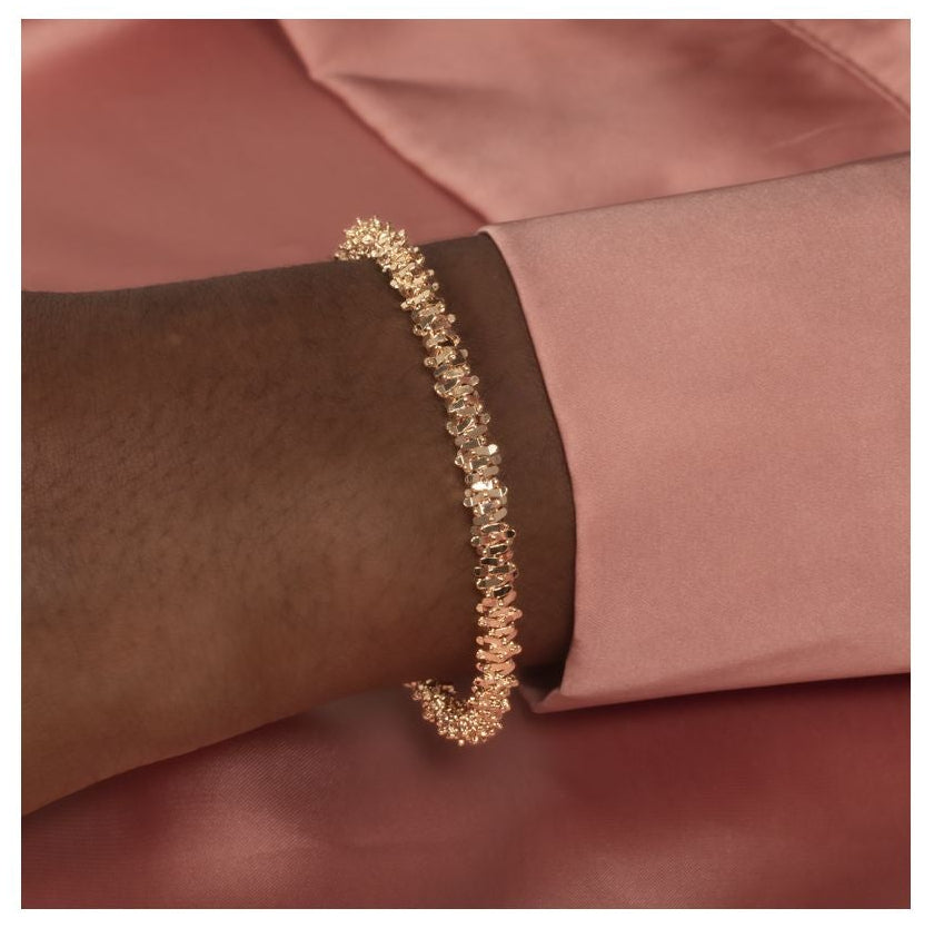 Bracelet Jonc Boules et Plaques Doré Porté