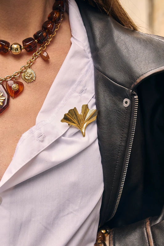 Broche Doré Feuille de Ginkgo Porté