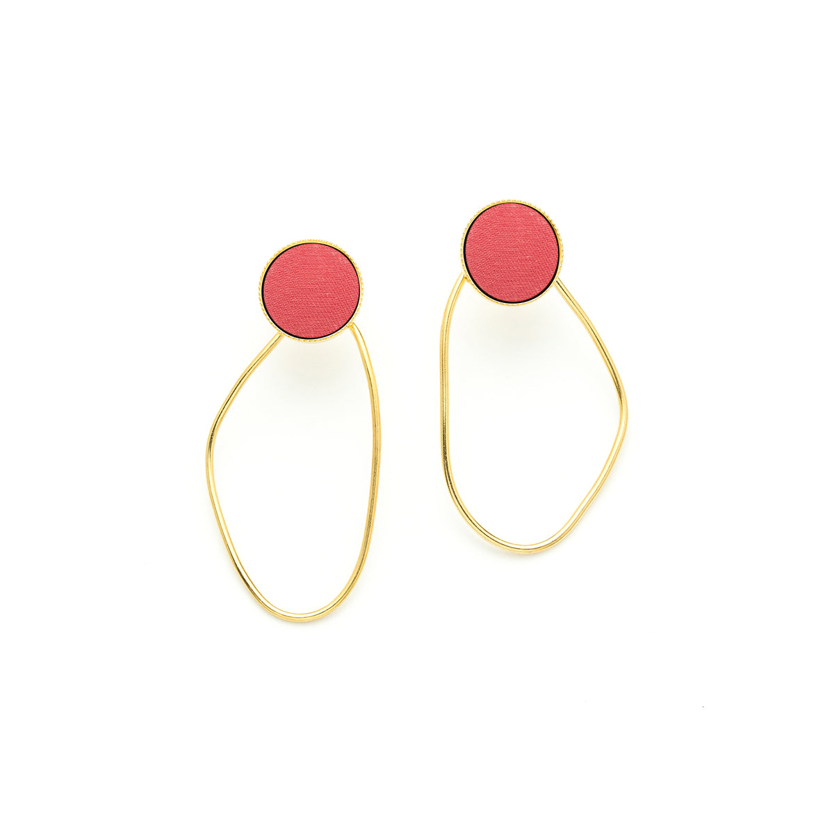 Boucles d'Oreilles Pendantes Bouton en Tissu Fushia et Anneau Irrégulier