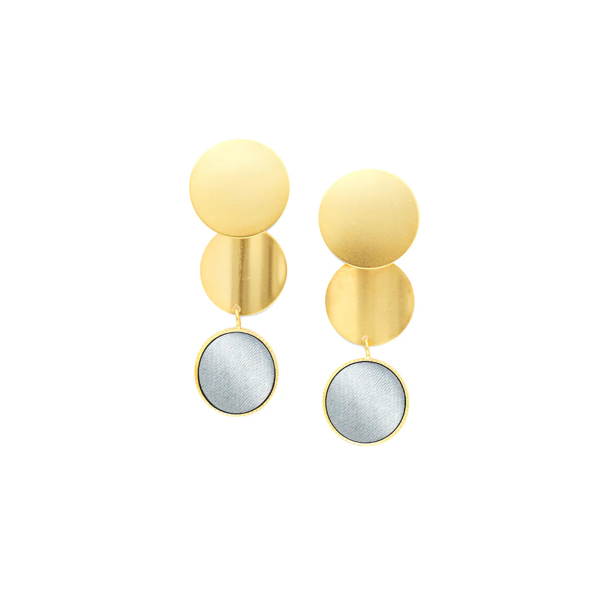 Boucles d'Oreilles Pendantes 2 Ronds dorés et Bouton de Tissus Bleu ciel 