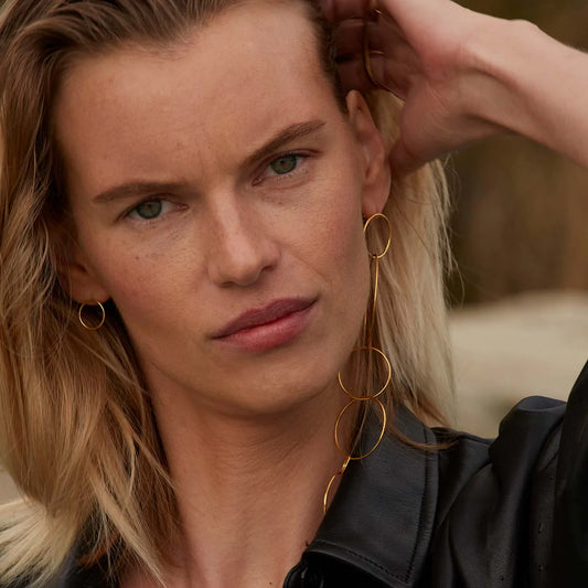 Boucles d'Oreilles Pendantes Cercle Asymétrique Dorées