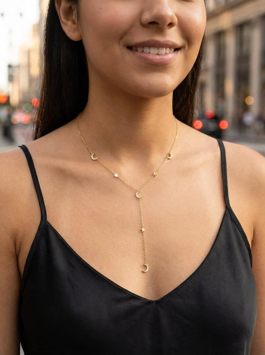 Collier Cravate Chaine Doré Etoiles et Soleil Porté