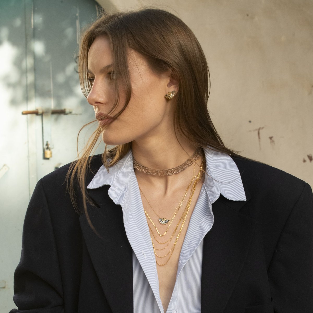 Collier Choker Ras de Cou Dentelle Doré Porté