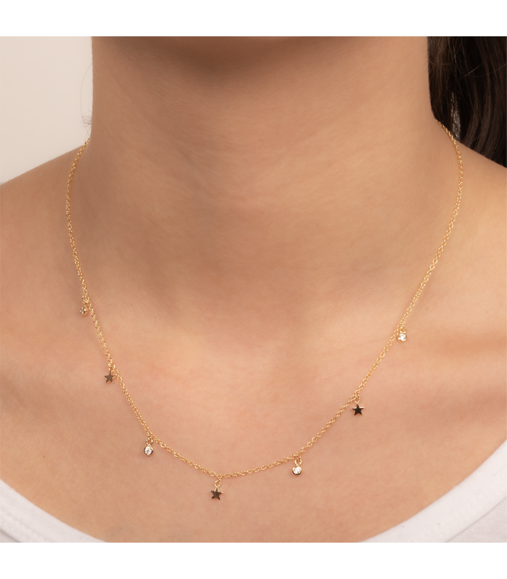 Collier Tour de Cou Plaqué Or et Charms Etoiles et Strass Blancs Porté