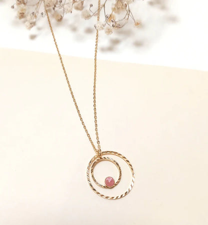 Collier Pendentif Double Cercle Doré et Pierre Quartz Rose 
