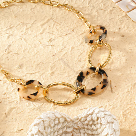 Collier Tour de Cou Gros Maillons Doré et Motif Léopard 