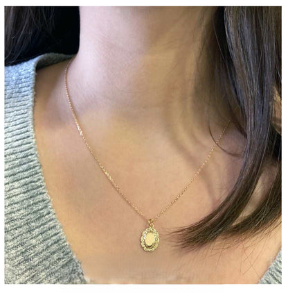 Collier Tour de Cou Doré et Pendentif Petit Miroir Porté