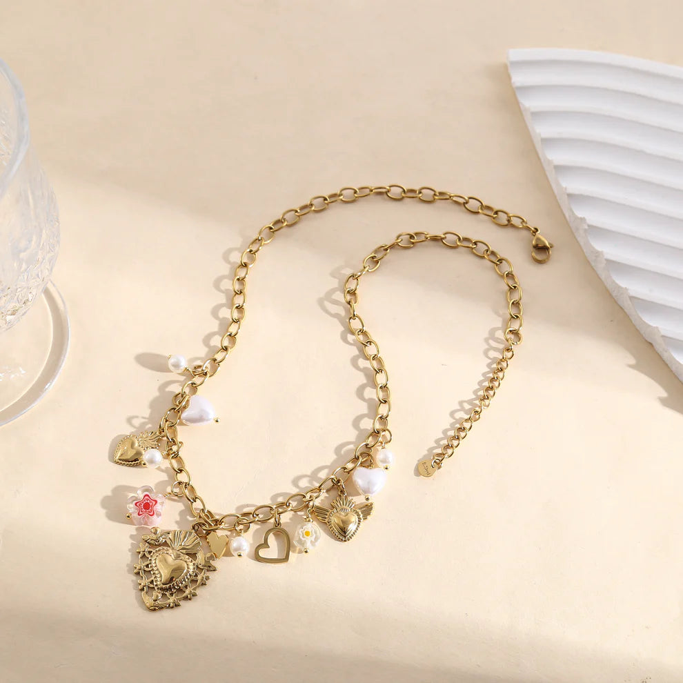 Collier Mailles Doré et Breloques Fleuries, Perles et Coeur 