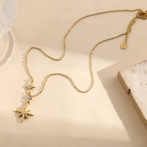 Collier Tour de Cou Doré et Pendentif Etoiles Zircons Blancs