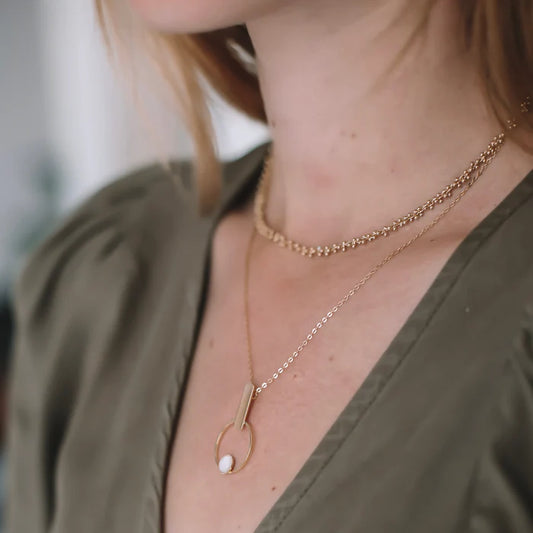 Collier Mailles et Perles Doré Porté