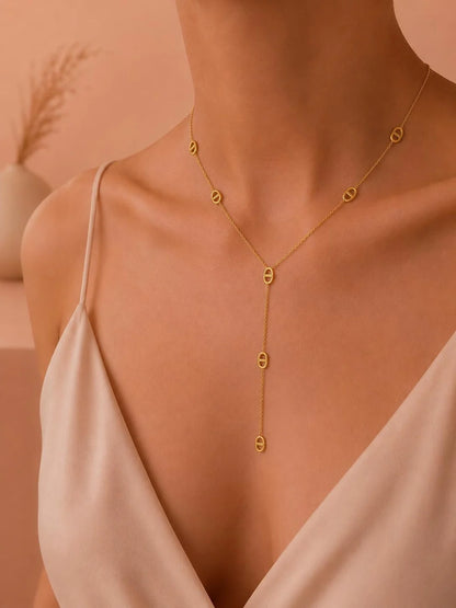 Collier de Dos à Maille Marine Porté