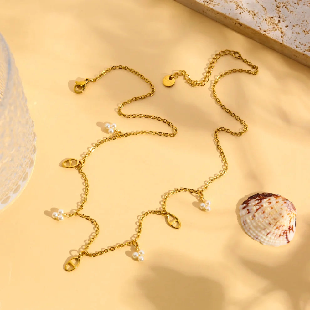 Collier Chaine Doré et Charms Maillons et Perles Blanches