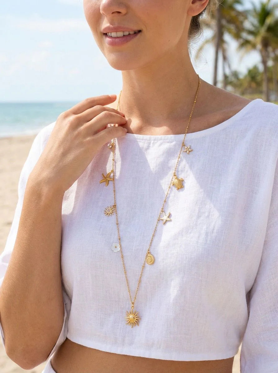 Long Collier Sautoir Chaine et Charms Etoile de Mer, Coquillage et Perle porter