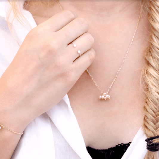 Bague 2 perles Dorée portée