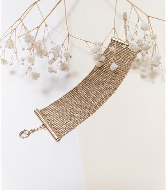 Bracelet Manchette Maille Tressée Doré vu de face 